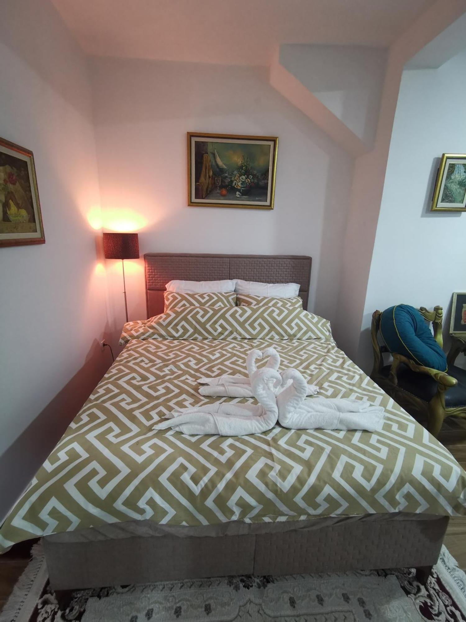 In Apartments Airport Mitrovici  Екстер'єр фото