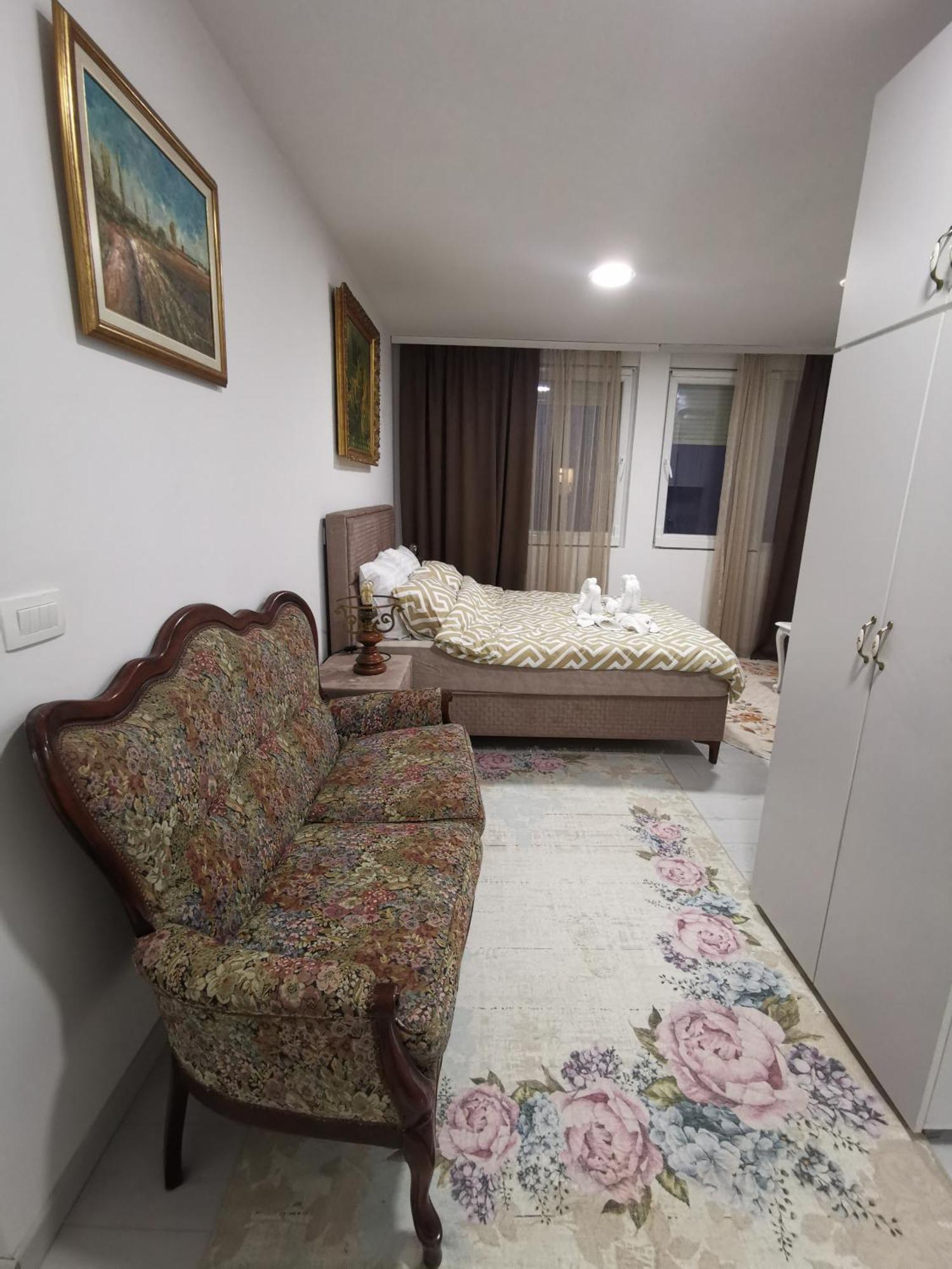 In Apartments Airport Mitrovici  Екстер'єр фото