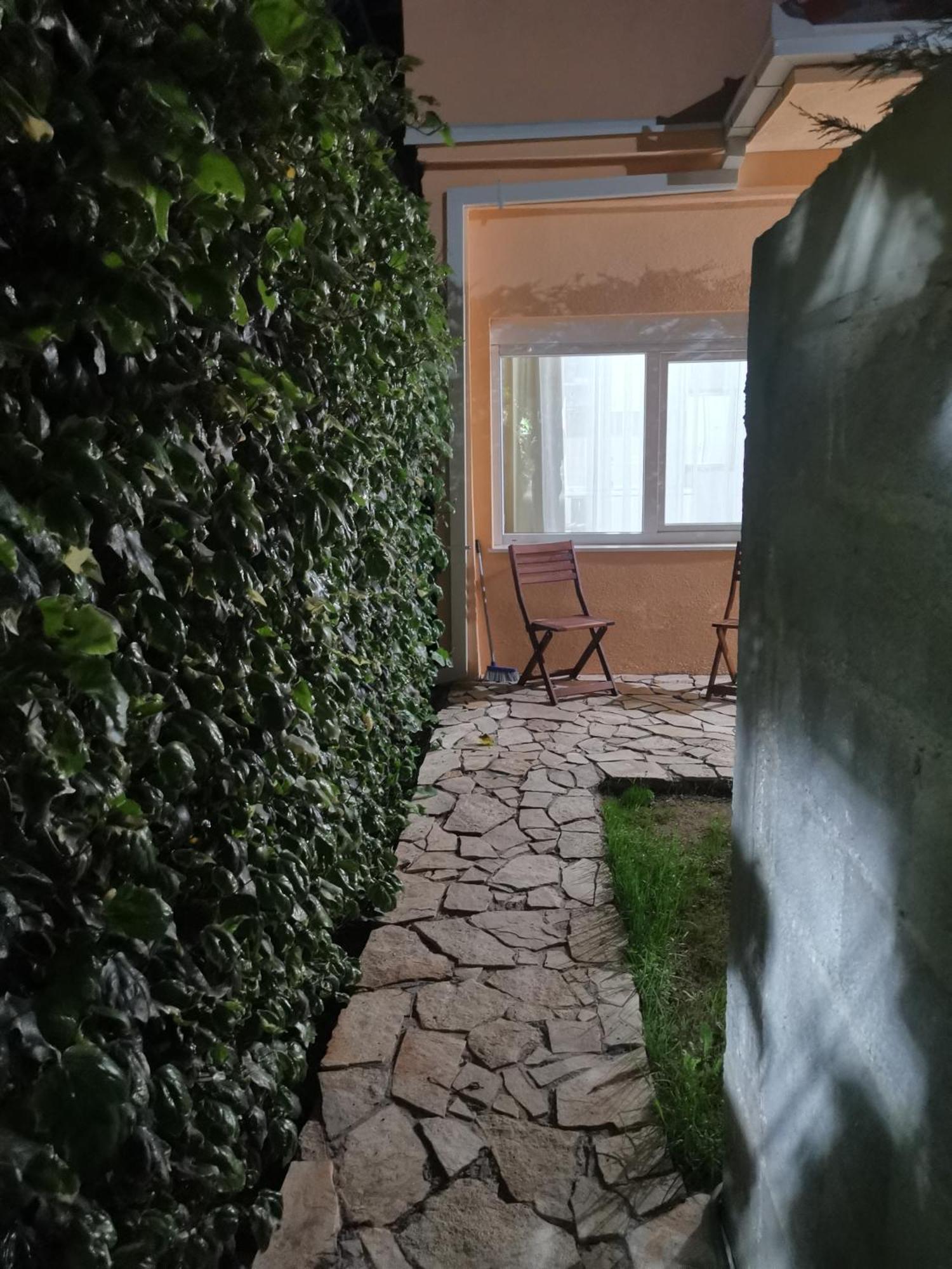 In Apartments Airport Mitrovici  Екстер'єр фото