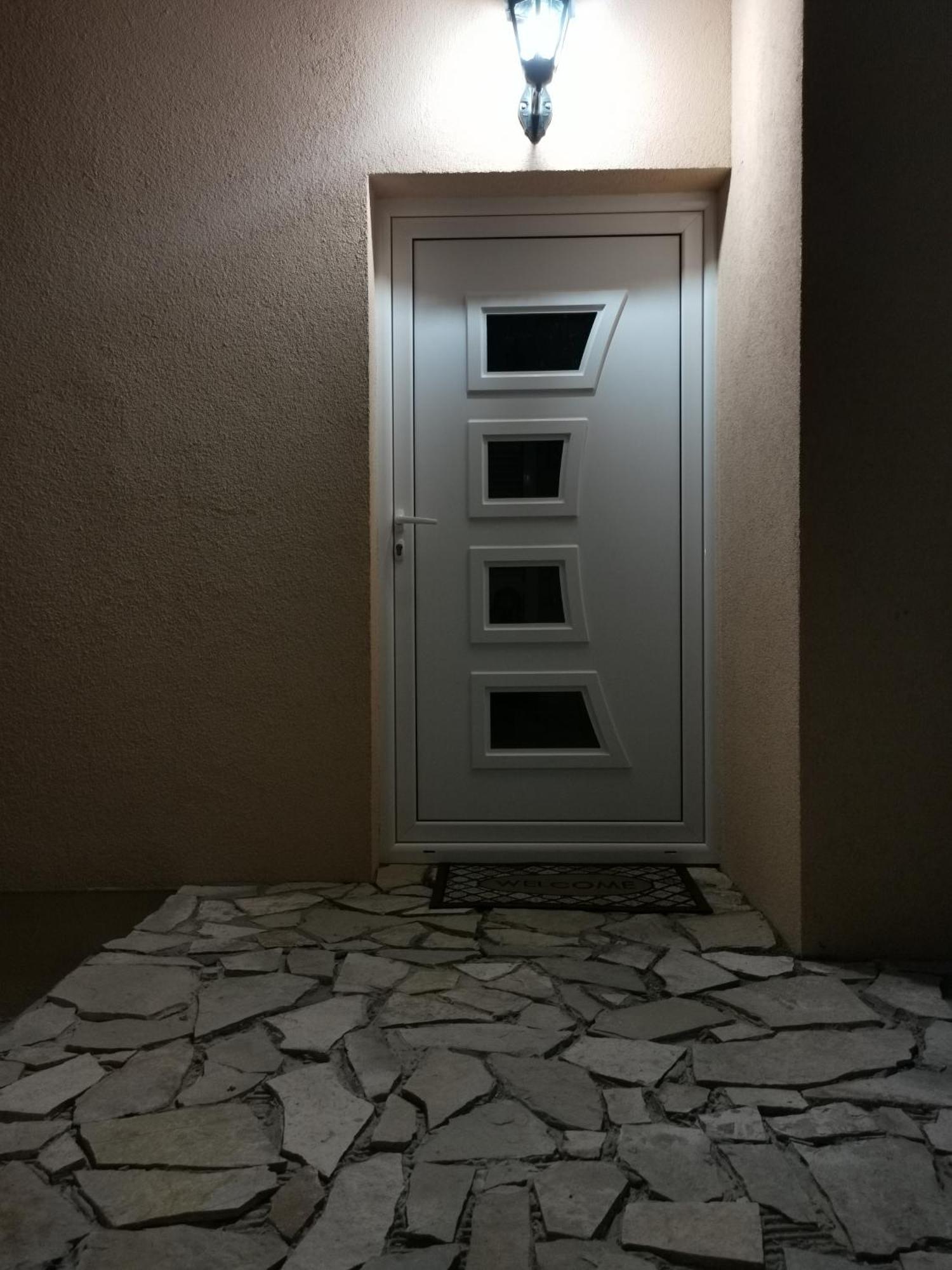 In Apartments Airport Mitrovici  Екстер'єр фото
